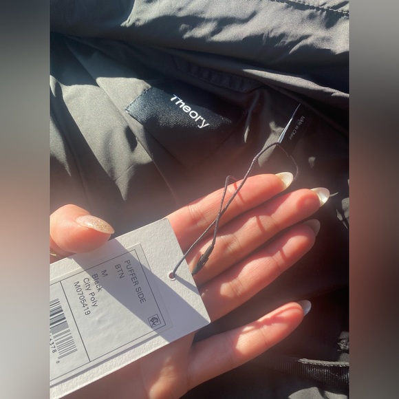 Theory Norine Hooded Puffer Coat Brand new with tags and red tag from the runway - Picture 5 of 10